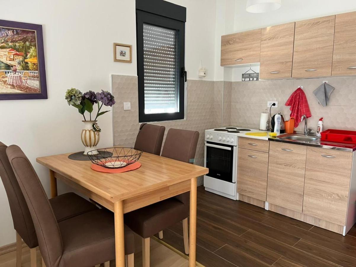 Lovely Pink Flat Apartment พอดโกริกา ภายนอก รูปภาพ
