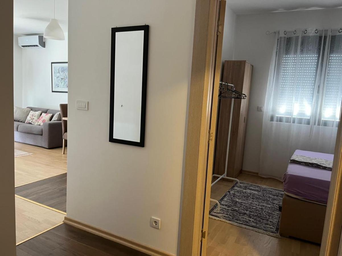 Lovely Pink Flat Apartment พอดโกริกา ภายนอก รูปภาพ